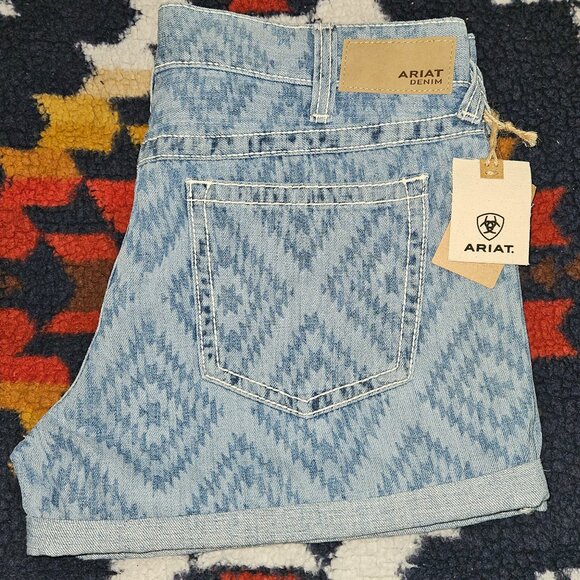 Ariat Denim Cuffed Boyfriend Shorts Sz 31R - Picture 1 of 7
